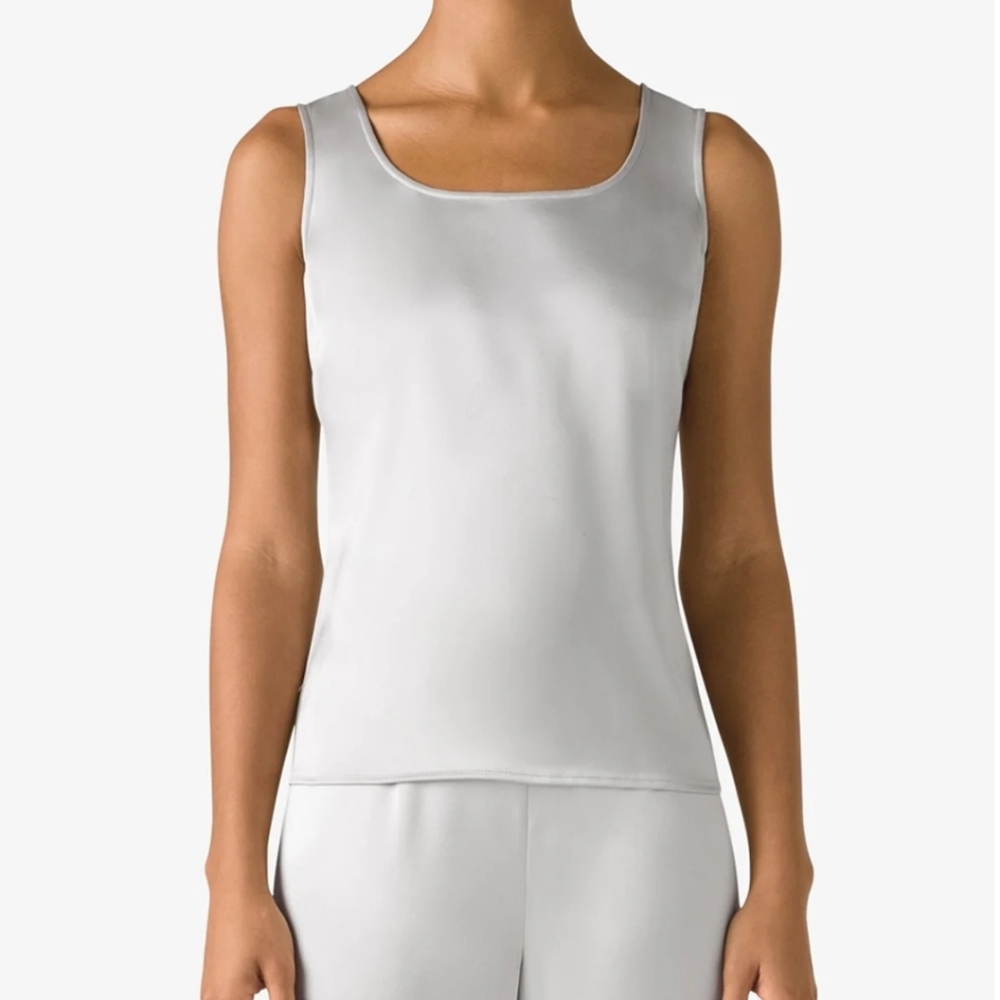 St. John NWT white liquid satin fitted tank Sz M